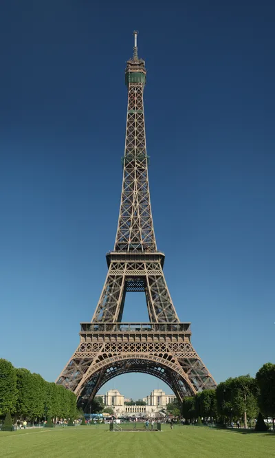 Paris Private 2-Hour Guided Tour in a Vintage Car with Driver