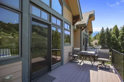 Slopeside Mountain Time Luxury Chalet by Winter Park Escapes