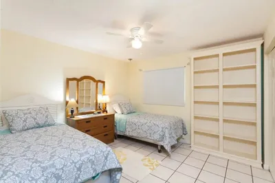 Bonita Beach 3719