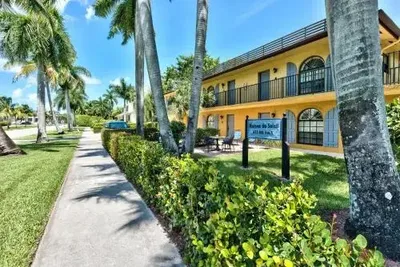 Le Monaco Condo at Olde Naples