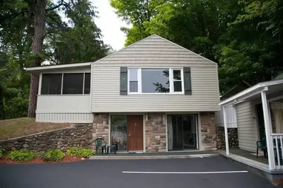 Shore Meadows Motel