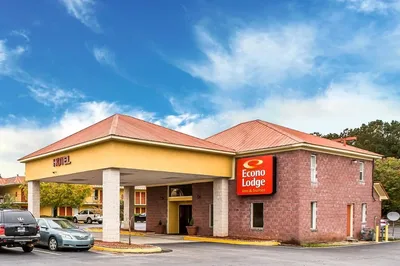 Econo Lodge Inn & Suites