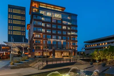 Courtyard Buffalo Downtown / Canalside