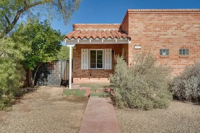 Ideally Located Tucson Townhome: 2 Mi to Downtown!