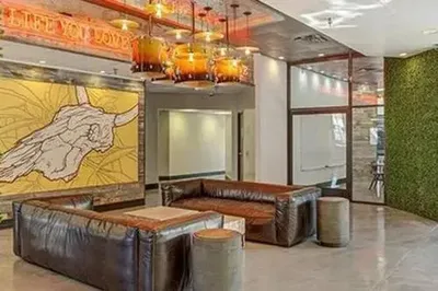 UT Social Suite + Pool + Gym