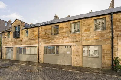 Modern 2BR Mews House
