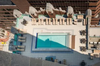 10 Light by Global Luxury Suites