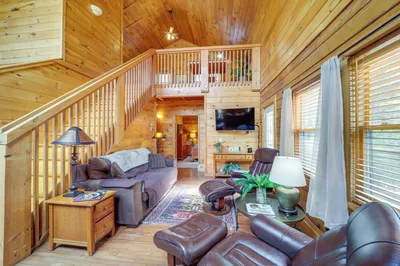 Cabin on 22 Acres w/ Patio - 3 Mi to Blowing Rock!
