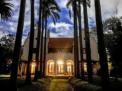 19 Glenhof Road House