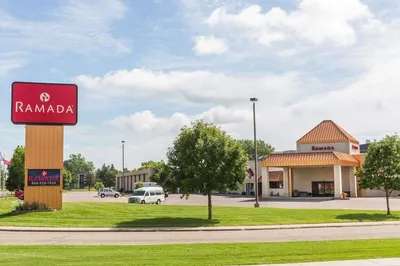 Ramada by Wyndham Sioux Falls Airport-Waterpark & Event Ctr