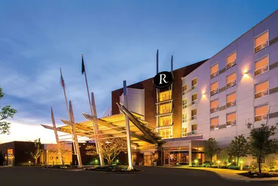 Renaissance by Marriott Boston Patriot Place Hotel