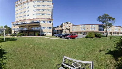 Best Western Plus Chocolate Lake Hotel