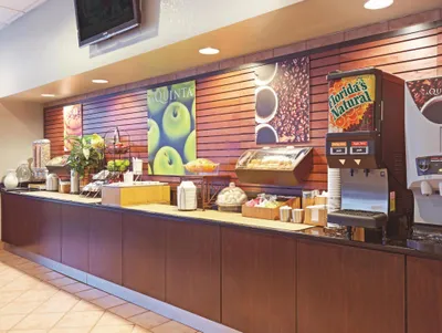 La Quinta Inn & Suites by Wyndham New Orleans Airport