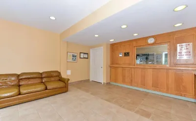Red Carpet Inn and Suites - Cheshire