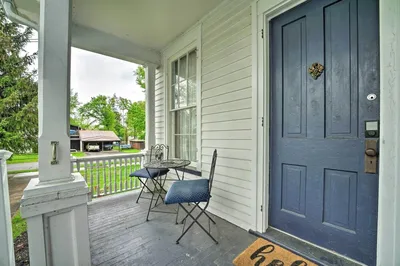 Romantic Apt Near Wineries, Golf & Lake Erie!