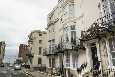 Between Piers Central by Brighton Holiday Lets