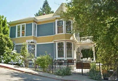 Deer Creek Inn