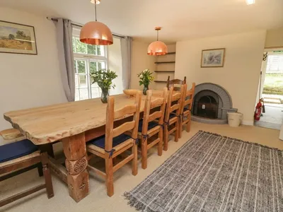 9 Copes Gardens