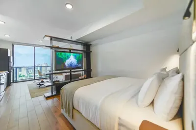 Stylish Studio with City View in Bayside