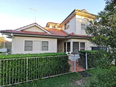 Comfy 4 Bedroms Corner House