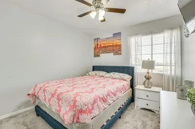 Glendale Gem: Outdoor Pool Table & Kitchen!