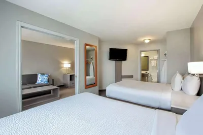 Holiday Inn Express Magnetic Hill