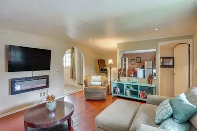 Pet-friendly Studio in Costa Mesa - 7 Mi to Beach!