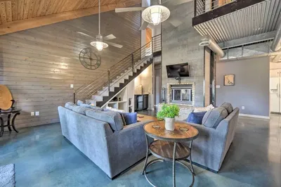 Dog-friendly Kingsland Rental on Lake Lbj!