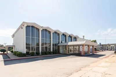 Delux Inn