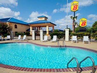 Super 8 by Wyndham Sealy