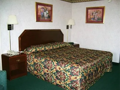 Red Roof Inn PLUS+ & Suites Erie