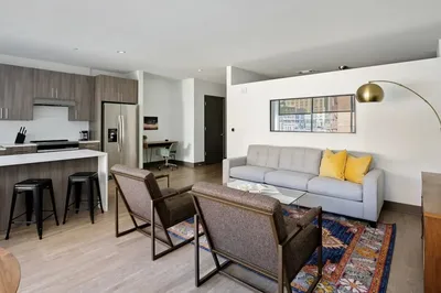 THE GRAND - Modern DT Apts with Free Parking by Zencity