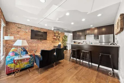 Short North Lounge Stay for 2