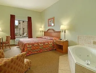 Super 8 by Wyndham Pascagoula