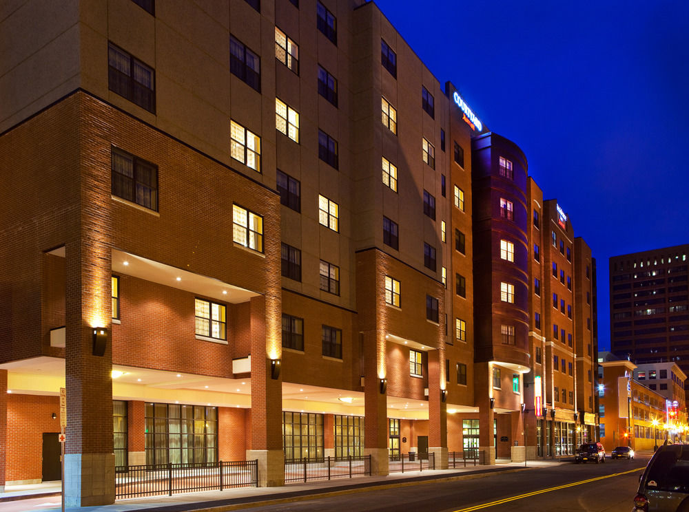 Courtyard Syracuse Downtown At Armory Square