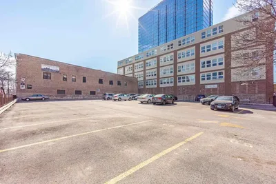 McCormick Place 420 friendly 3br-2ba in Downtown Chicago with optional parking for 8 guests
