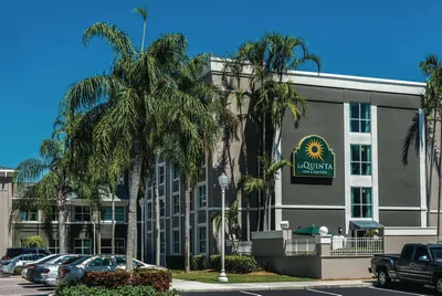 La Quinta Inn & Suites by Wyndham Plantation at SW 6th St
