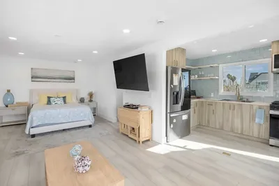 Walk to the Sand! Ocean Views, Balcony & Parking Sunset Surf