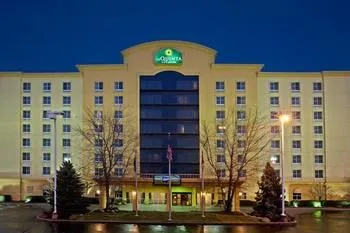 La Quinta Inn & Suites by Wyndham Cincinnati Sharonville