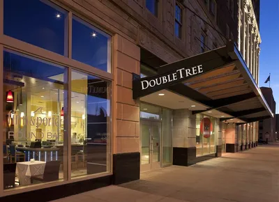 DoubleTree Suites by Hilton Hotel Detroit Downtown - Fort Shelby