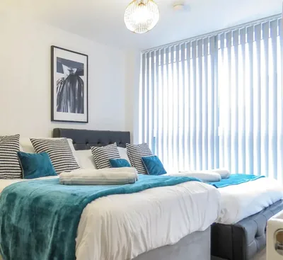 Tudors eSuites Birmingham Canalside with Gated Parking