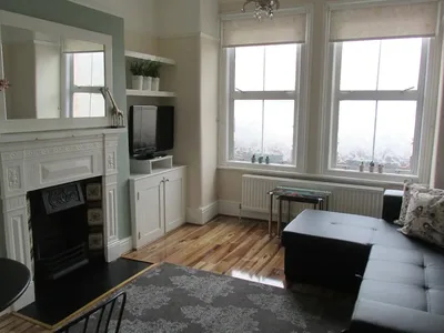 The Quiet & Cosy Fulham Reach Crib