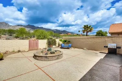 Tucson Townhome w/ Mountain View, Pool Access!