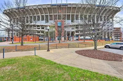 Auburn Gameday Center Studio: Walk to Arena!