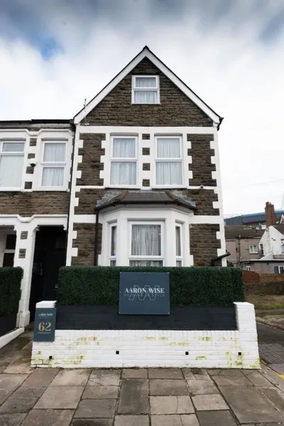 Aaron Wise - 62 Plantagenet Street