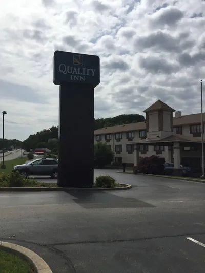 品质酒店(Quality Inn Greensburg)