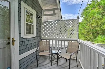 Bright Greensboro Escape ~ 1 Mi to Downtown