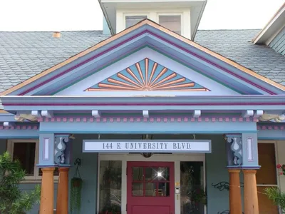 The Big Blue House - Tucson Boutique Inn