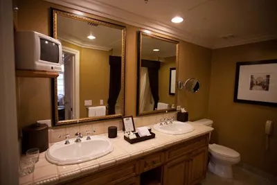 Westlake Village Inn
