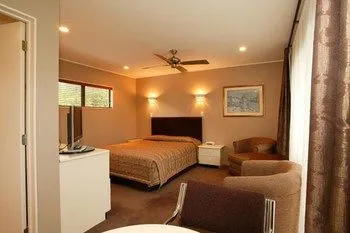Cornwall Park Motor Inn